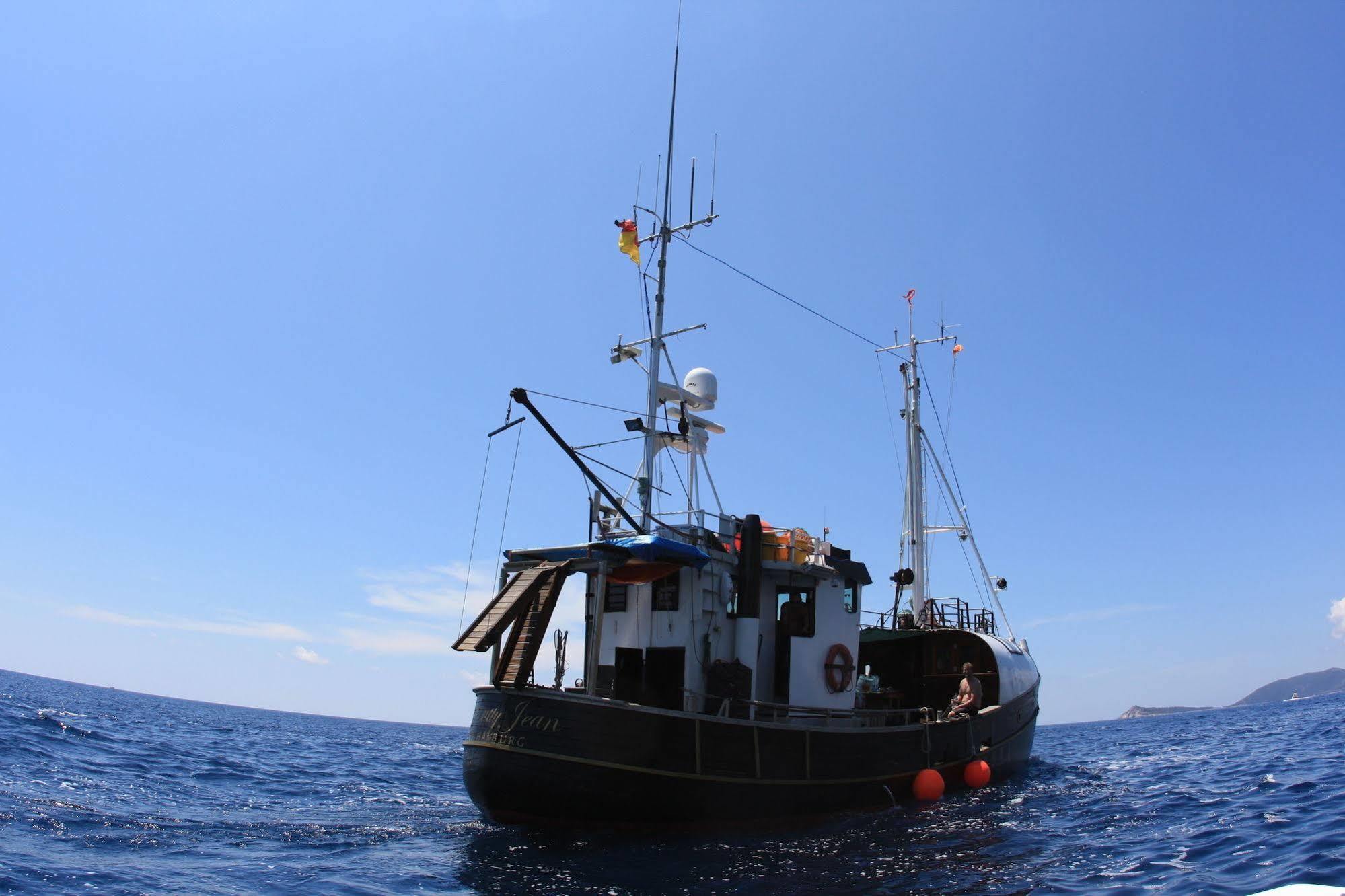 Boat Ms Cutty Jean Hotell Sliema Exteriör bild