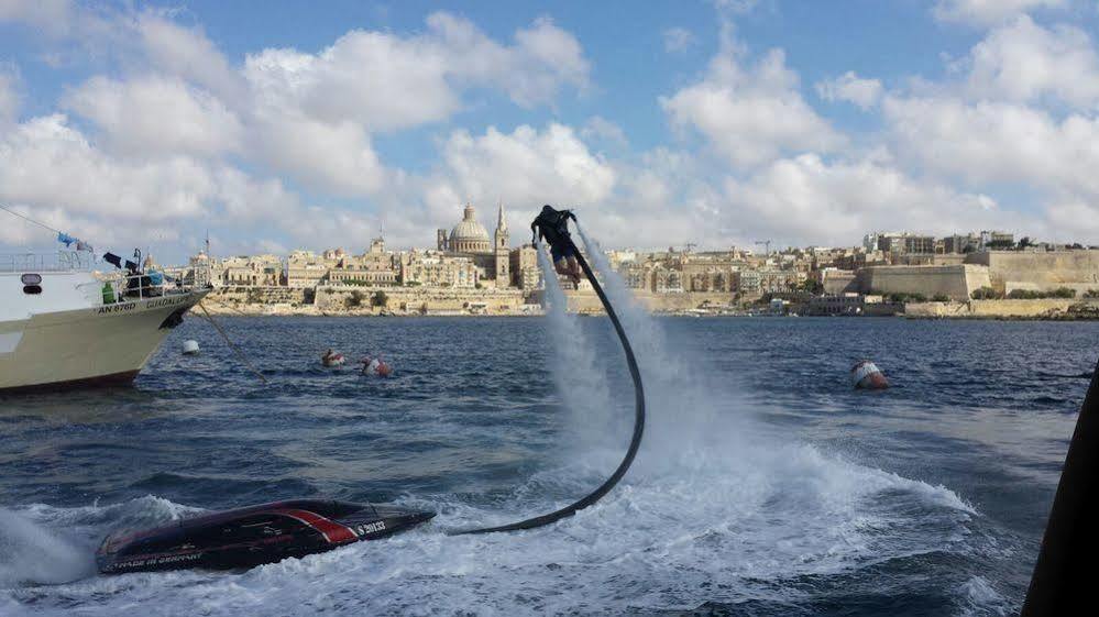 Boat Ms Cutty Jean Hotell Sliema Exteriör bild